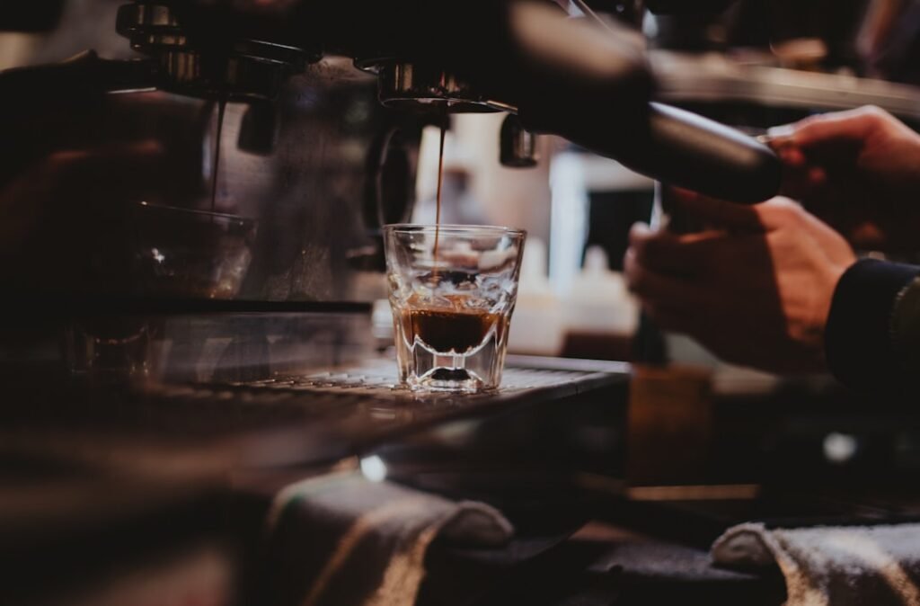 Hoe lang gaat een koffiemachine mee?